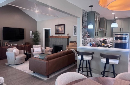 Studio City House | Spacious 3BR/3BA Modern Home, Firepit, Private Yard Studio City/Universal Close