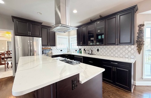 Dale City House | Spacious 4 bd Modern Home with Private Yard & Games