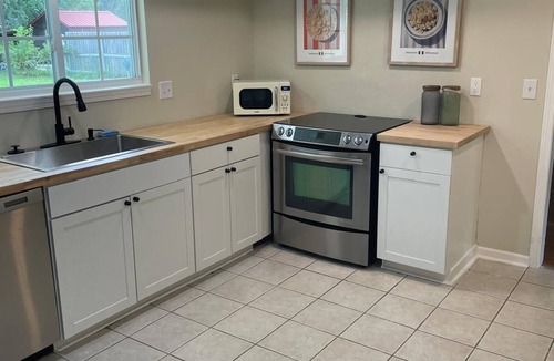 Moncks Corner House | Spacious 4 Bedroom Retreat Near Lake & Charleston