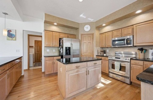Dupont House | Spacious 4-bedroom house with large yard, BBQ in Quiet Neighborhood