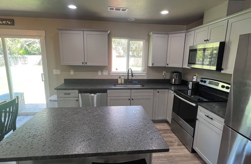 Grants Pass House | Spacious 4 bedroom 2 bath house across from the Rogue River with big fenced yard