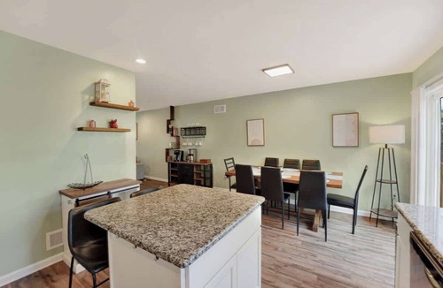 Wilmington House | Spacious 4BR | 4B Townhouse Sleeps 8+ Near Downtown Wilmington