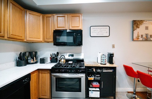 Park View House | Spacious 4BR DC Retreat with Backyard | Free Parking & Fast Wi-Fi