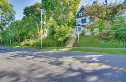 Eastside House | Spacious 4BR - Near SU & Dome – Ideal for Groups