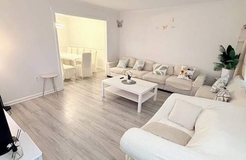 Calverton House | Spacious 5-bedroom 11 beds house in Near DC