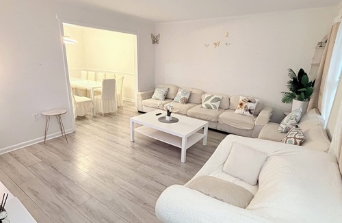 Calverton House | Spacious 5-bedroom 11 beds house in Near DC