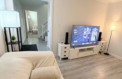 Calverton House | Spacious 5-bedroom 11 beds house in Near DC