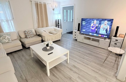 Calverton House | Spacious 5-bedroom 11 beds house in Near DC