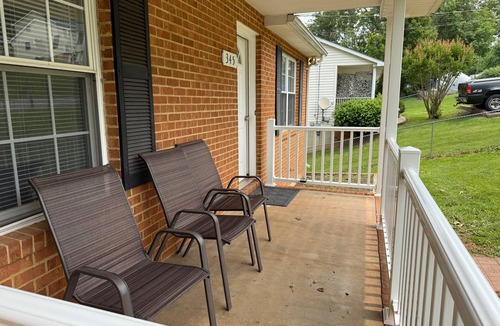 Front Royal House | Spacious 5-bedroom house with WiFi, AC in charming Front Royal