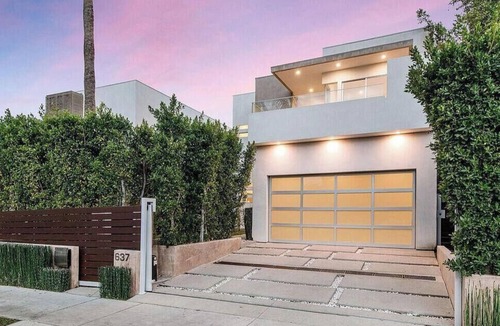 Melrose House | Spacious 5-bedroom house in pleasant Los Angeles neighborhood