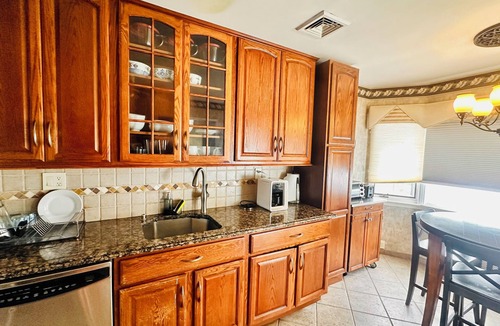 Syosset House | Spacious 5BR Home Private Backyard Basket Ball Hoop Near NY& Long Island Beaches