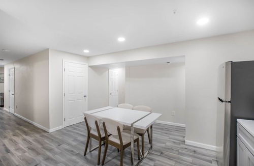 Adelphi House | Spacious 6-bedroom house with WiFi, AC, and Streaming Services in Silver Spring