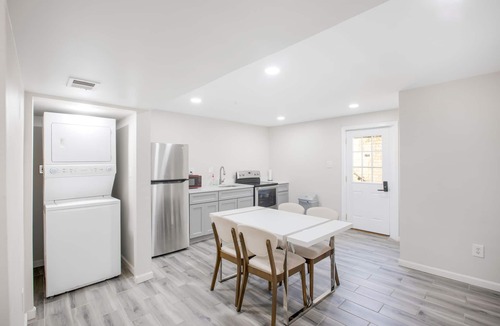 Adelphi House | Spacious 6-bedroom house with WiFi, AC, and Streaming Services in Silver Spring