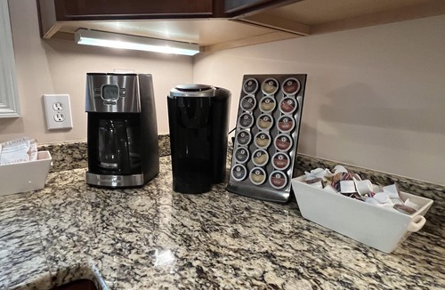 Arden House | Spacious 6br/4ba Home - weekly & monthly rates avail.