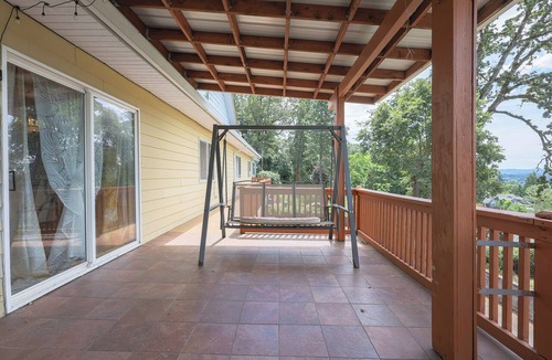 Oak Grove House | Spacious 7-Bedroom Home in Peaceful Milwaukie!