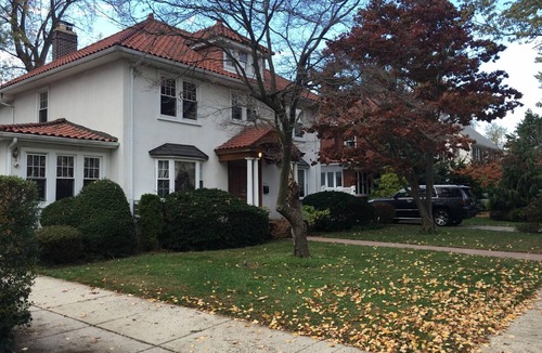 Murray Hill House | Spacious ans sunny entire basement w full bath walk to LIRR