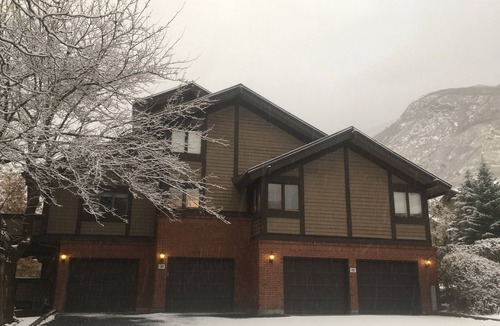 Cottonwood Heights Condo | Spacious condo with private deck, conveniently located to city and recreation