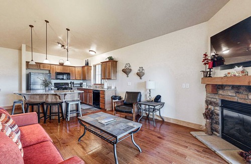 Bear Hollow Village Condo | Spacious condo with community pool & hot tub, mountain views, centrally located