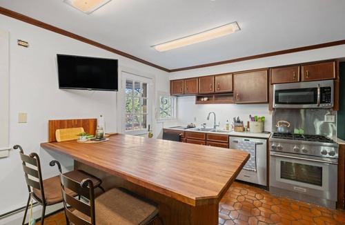 Hanover House | Spacious Dartmouth College Home-Perfect for Student Activities, Alumni Visits, or just a nice weekend getaway!