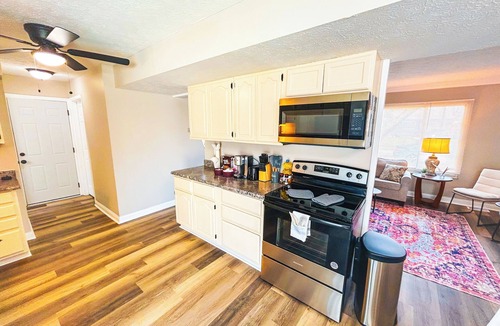 Galloway House | Spacious Family Home - 20 Min To Downtown Columbus. 2 Car Garage & Yard!