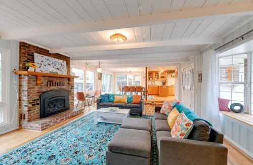 Grants Pass House | Spacious Grants Pass Home w/Hot Tub & River Views