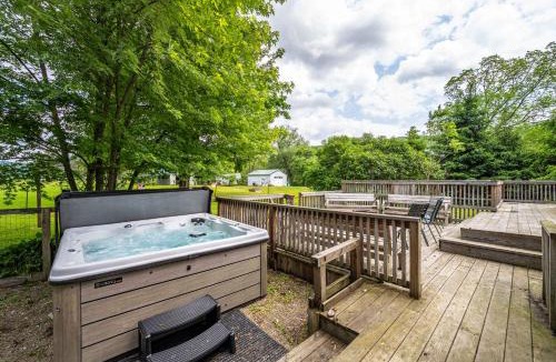 Great Valley House | Spacious Home Hot Tub 2 Living Rooms Pets OK
