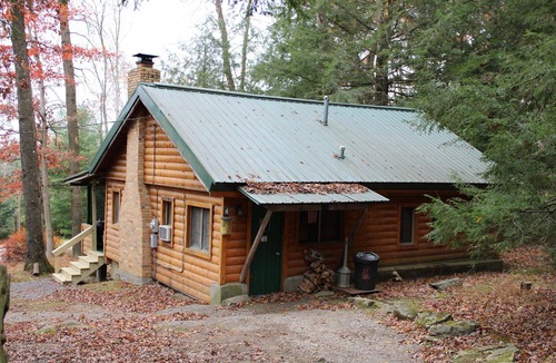 Clarington Cabin | Spacious Log Cabin with Fireplace and Hot tub