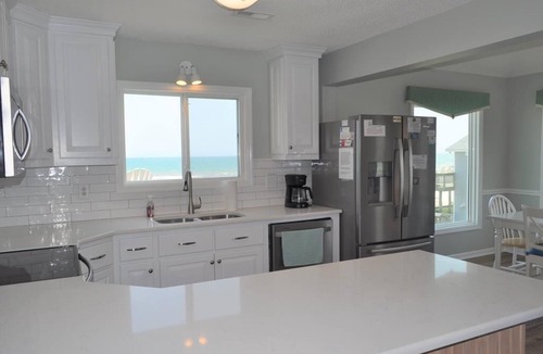 Ocean Ridge House | Spacious Oceanfront Retreat – A Coastal Gem for Families & Friends