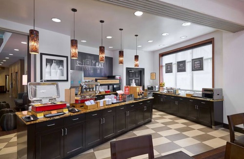 Mount Vernon Triangle Hotel | Spacious Room in D.C. l Near Convention Center & Metro Station