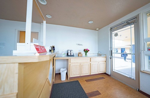 Madras Apartment | Spacious Room w/Private Bathroom Perfect for Adventurers Near Parks