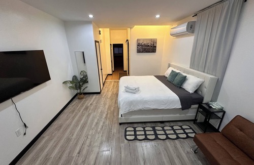 Newbold Apartment | Spacious Studio with King Bed