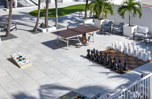 Galt Mile Apartment | Spacious Two Double Suite with Kitchenette at Ocean Blvd