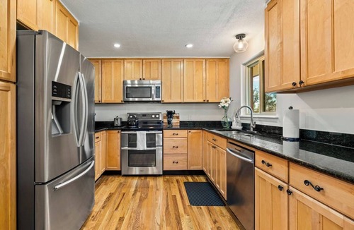 Littleton House | Spectacular Mountain Views - Hot Tub & Fire Pit