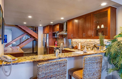 Kahana House | Spectacular Oceanfront Penthouse, New $200,000 Remodel, AC 2700 Sq Ft, sleeps 10