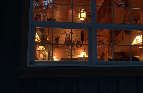 Rhododendron Cabin | Spring/Summer availability! On 2 creeks, wood burning fireplc, log gazebo.