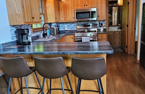 Newcomerstown Cabin | Springhaven Oasis Cabin