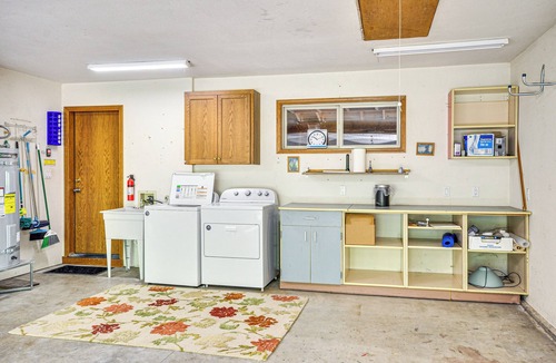 Mount Hood Village House | Steps to River! Rhododendron Family Retreat