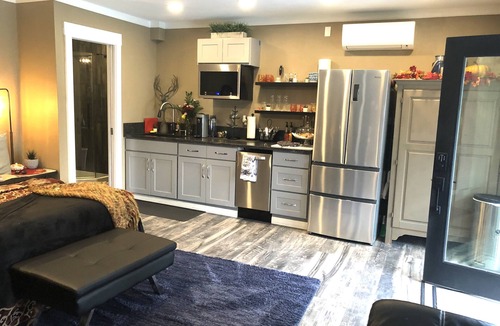 Concord Apartment | STEPS TO WILLAMETTE - Bright & Open Luxury Studio central to all Portland offers