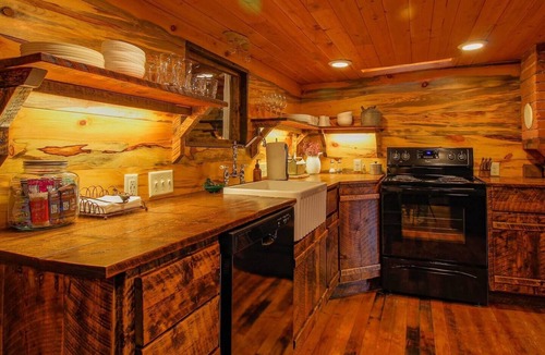 Estes Park Cabin | Storybook Exploration Cabin - Best of Cozy Colorado Mountain Cabins - Prime Loc