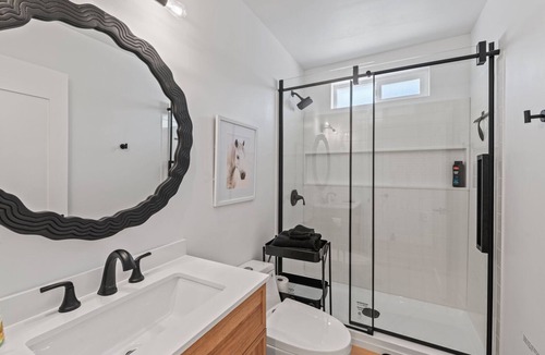 San Marcos House | Strict No Parties, New Modern Clean Cozy Home