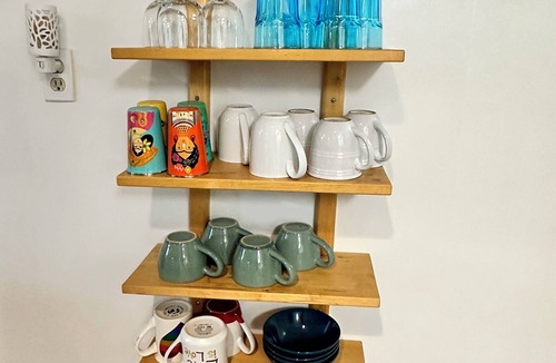 Downtown Baltimore Apartment | Studio w/Kitchen & Hi-Speed WiFi in Beverly Hills Close to Hospitals for work!