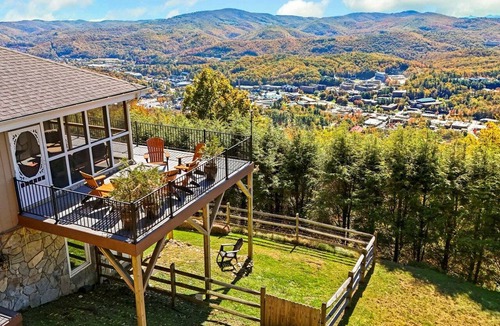 Boone Ski Chalet | Stunning 4-bedroom chalet in Boone, NC, perfect for your mountain getaway.