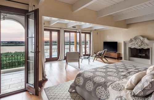 Bridgehampton House | Stunning fall sunsets, coveted location on Mecox Bay - recently furnished