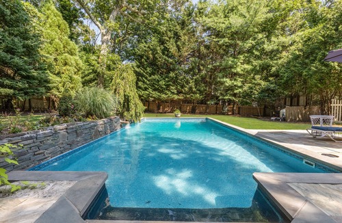 Springs House | STUNNING LUXURY HOME ~ PRIVATE POOL/HOT TUB ~ PERFECT HAMPTONS GETAWAY ~ MBH