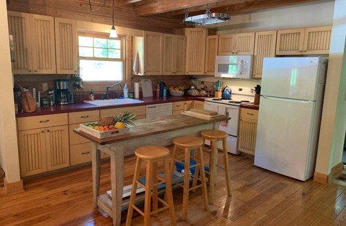 Elkton House | Stunning Mountain Views, Hot Tub, Indoor and Outdoor Fireplace, and Game Room!