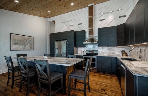 Pine Knoll Shores Condo | Stunning Ocean Front Condo (Oceans 6)
