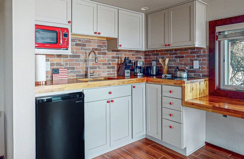 Camano Island Apartment | Stunning Sunsets! Camano Retreat, Close to Beaches