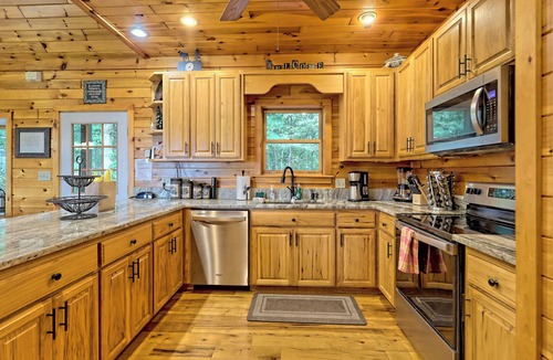 Morganton Cabin | Stunning Views, 3 King Suites, Relax in Luxury - MasterPeace Cabin