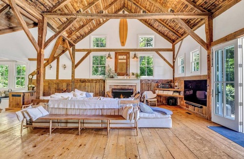 Sagaponack House | Stylish Hamptons Retreat, tucked away in a peaceful garden, incredible.