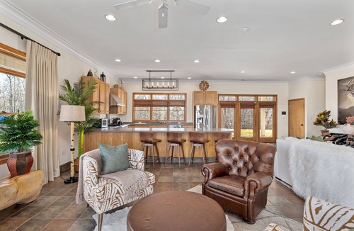 Urbana House | Sugarloaf Mountain Retreat- Explore a 300 Acre Estate, Hiking, Golfing, Biking